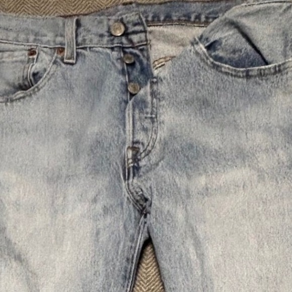 Levi's 501 Jeans Womens Size 28x32 Light Wash Button Fly Distressed Denim - Picture 6 of 9